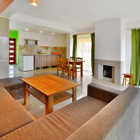 Vakantiehuis Comfortable With A Private Garden